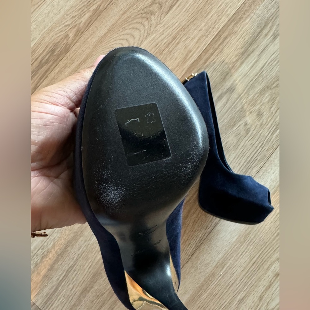 LV Louis Vuitton Navy Suede with Gold Lock Pumps Size 36 - Picture 4 of 7
